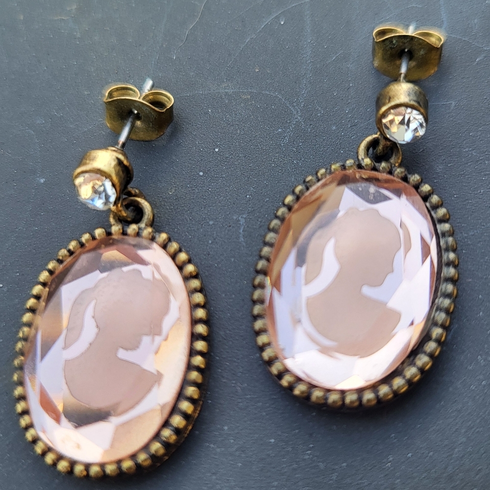 Exquisite Vintage drop earrings with etched cameo in faceted glass/a young lady